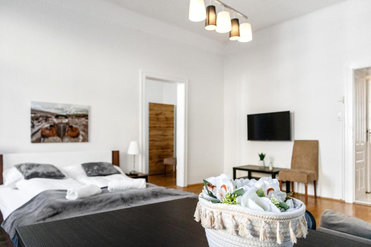 Beautiful 2Br Aptartment 12 Minutes To Downtown Viena Exterior foto